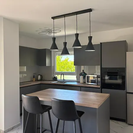 Apartament Modern With Private Garden In *