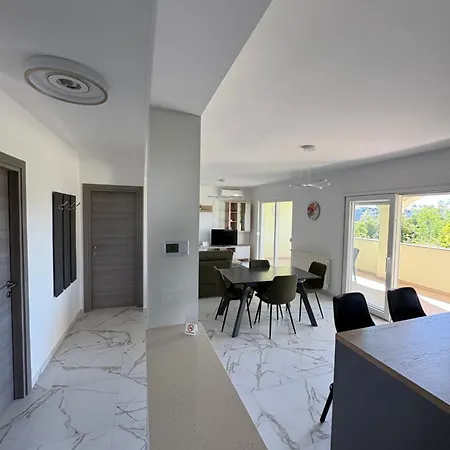Modern With Private Garden In * Pola