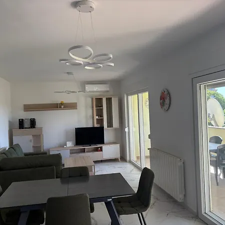 Modern With Private Garden In * Pola