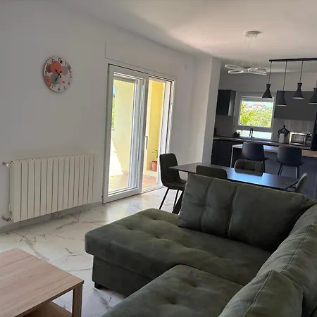 Appartamento Modern With Private Garden In