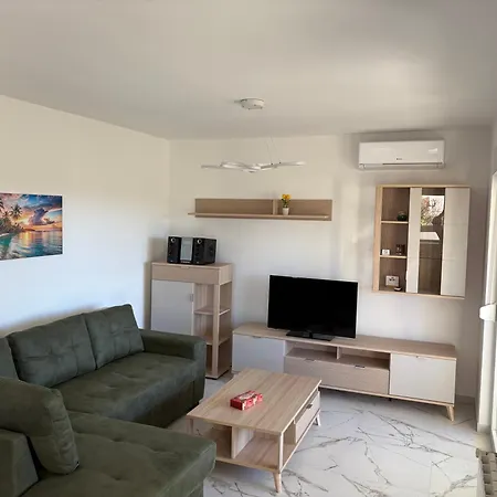 Modern With Private Garden In Apartament