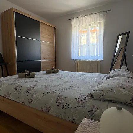 Apartament Modern With Private Garden In Pula