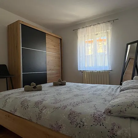 Apartament Modern With Private Garden In