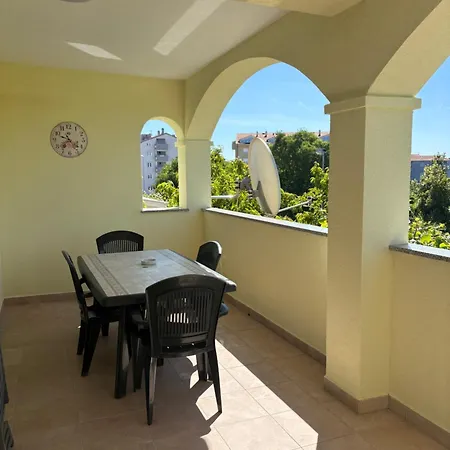 Modern With Private Garden In Apartament