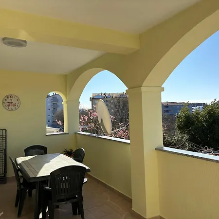 Modern With Private Garden In Apartament Pula